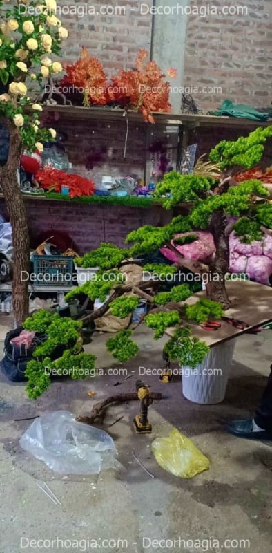 cây tùng giả decor