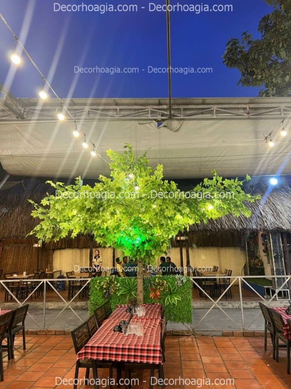 cây lá xanh giả trang trí quán hà nội