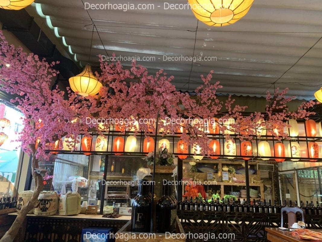 Cây hoa anh đào giả trang trí quầy bar