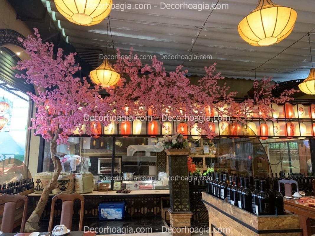 Cây hoa anh đào giả trang trí quầy bar