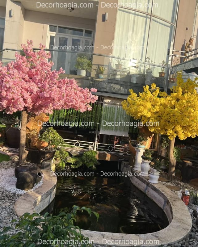 Cây hoa giả trang trí nhà phố