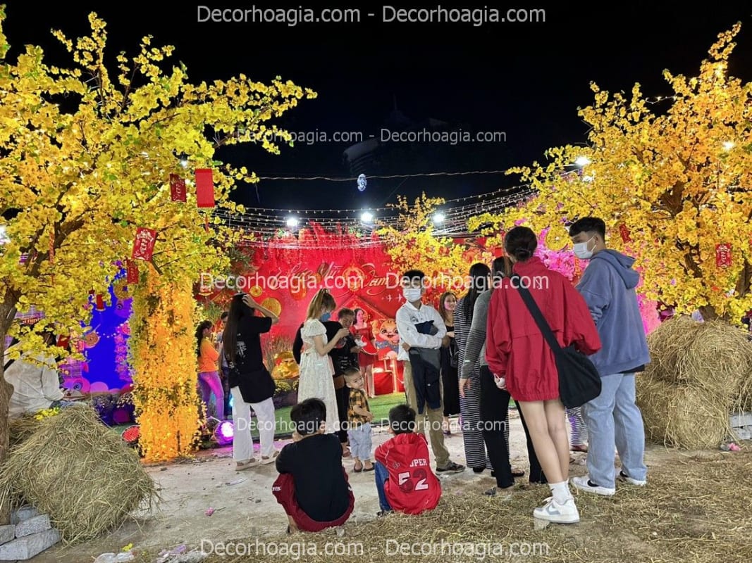 Thi công cây giả sự kiện