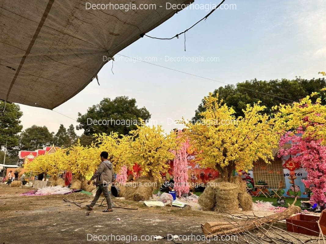 Thi công cây giả sự kiện
