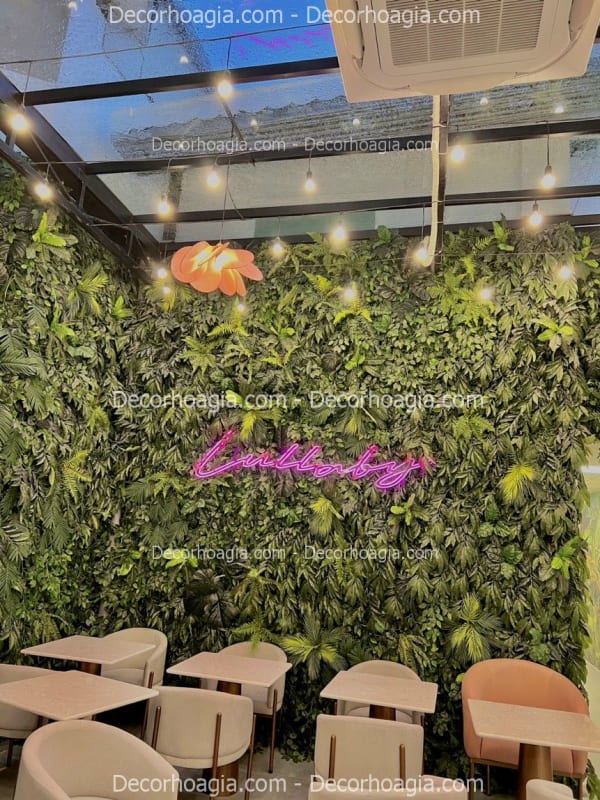 Tường cây giả decor quán lẩu