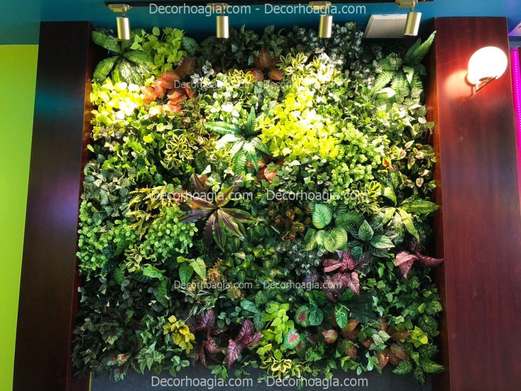 Tường cây giả quán cafe