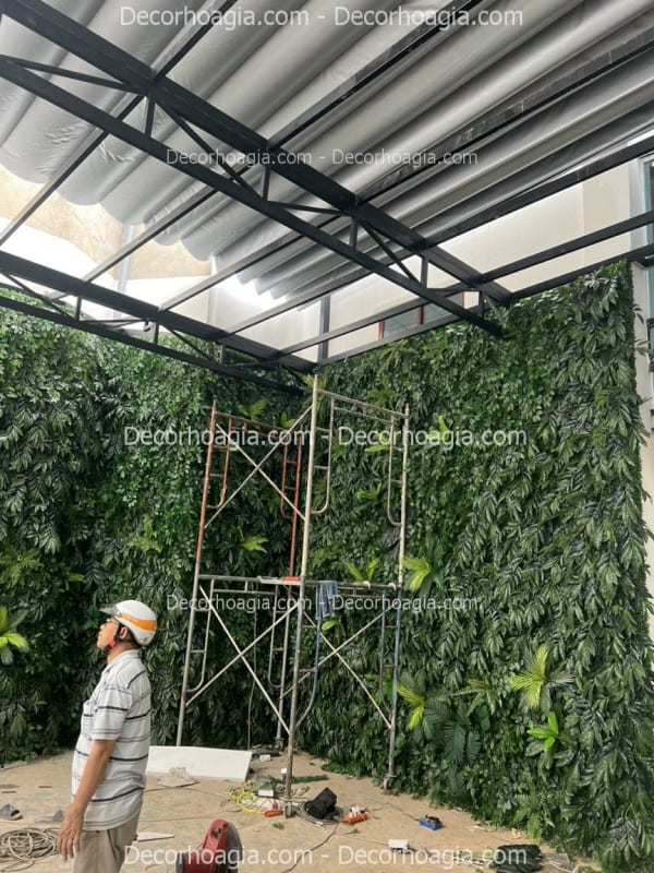 Tường cây giả quán trà sữa