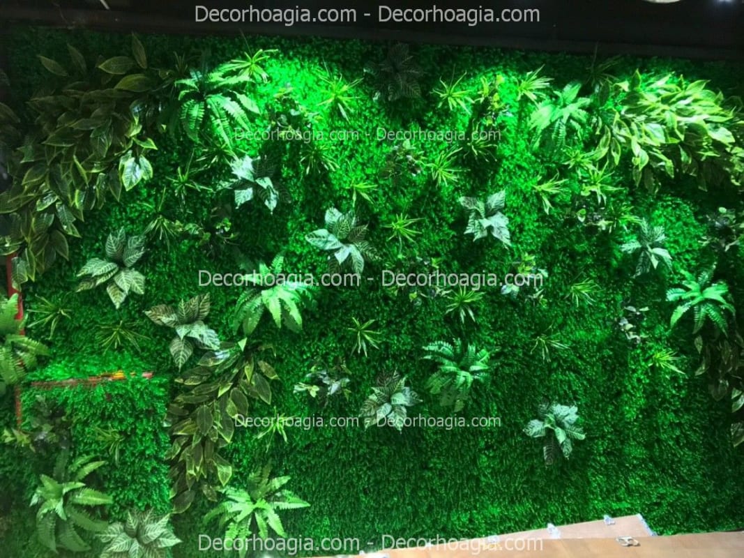 Tường cây giả tại Tân Bình